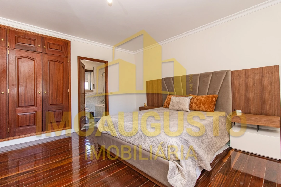 Moradia T4 para Venda em Guarda Foto 17