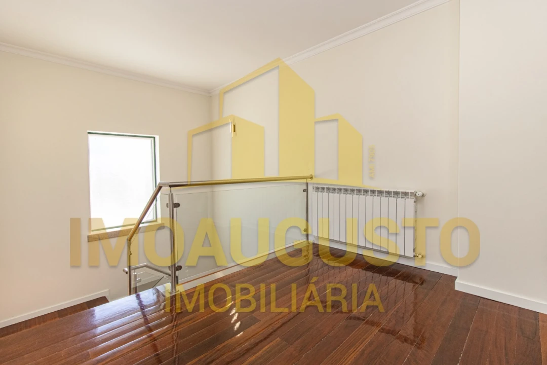 Moradia T4 para Venda em Guarda Foto 16