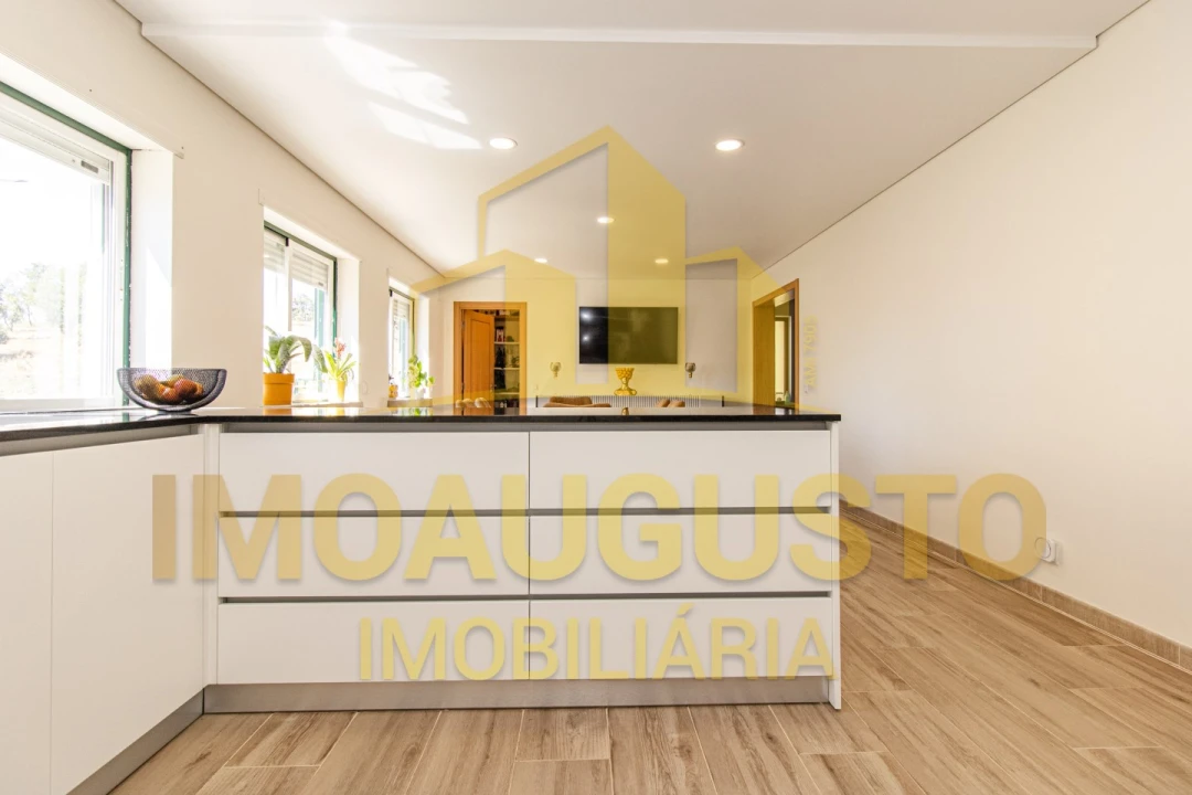 Moradia T4 para Venda em Guarda Foto 7