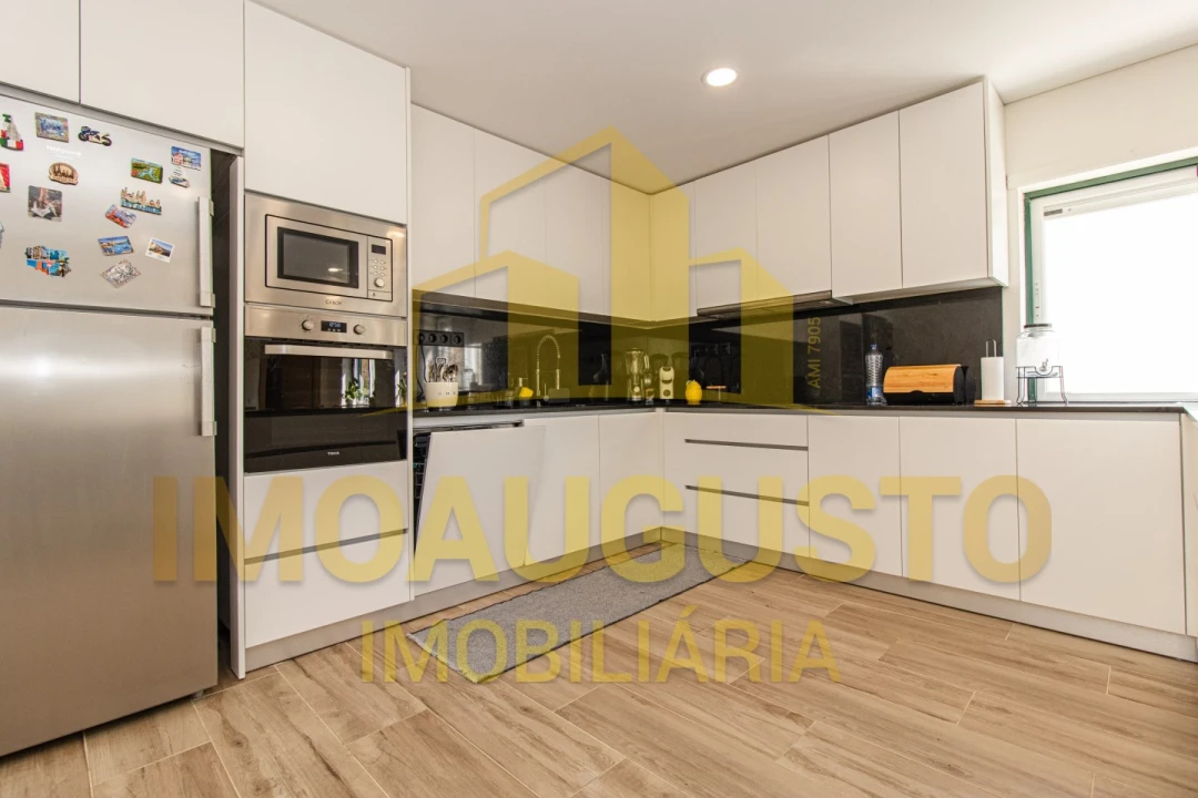 Moradia T4 para Venda em Guarda Foto 5