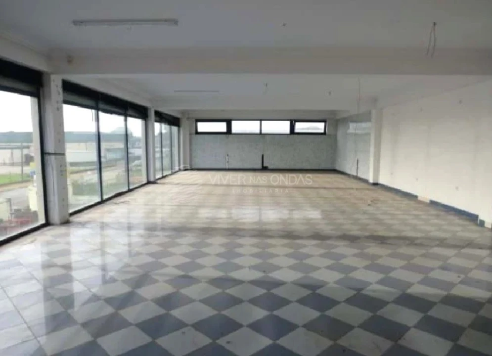 Armazém para Venda em Quinta do Anjo Foto 1