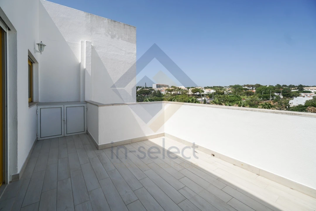 Apartamento T2 para Venda em Quarteira Foto 9