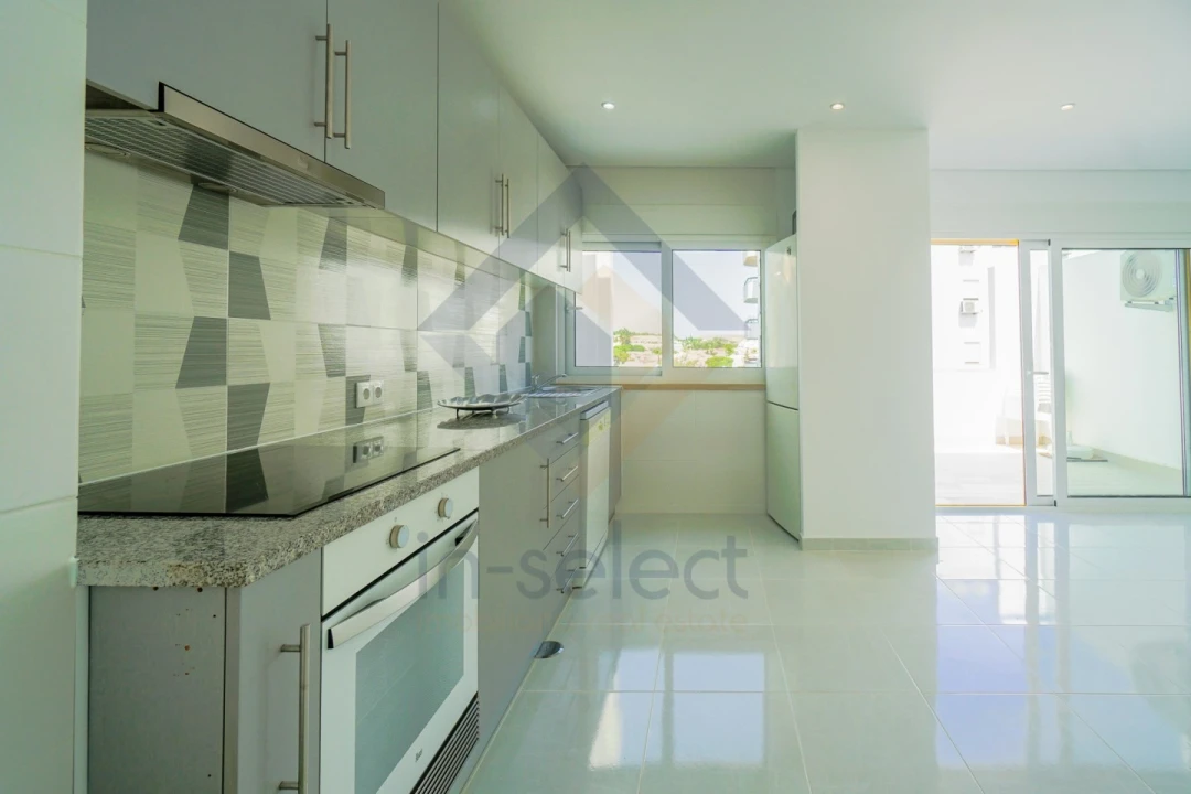 Apartamento T2 para Venda em Quarteira Foto 2