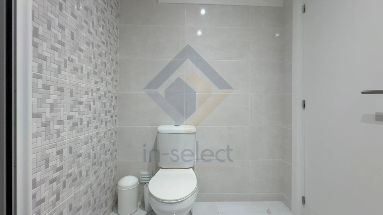 Apartamento T2 para Venda em Quarteira Foto 13