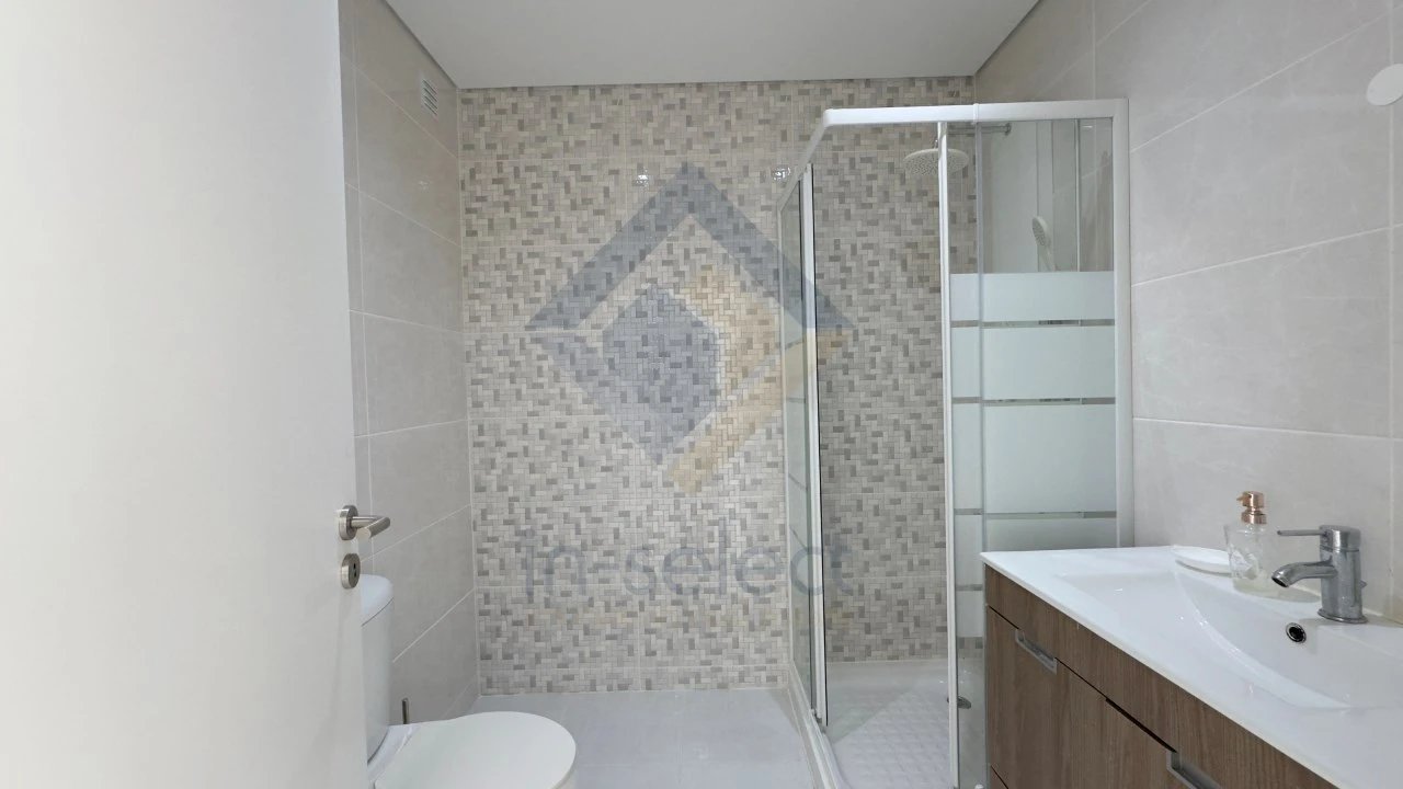 Apartamento T2 para Venda em Quarteira Foto 14