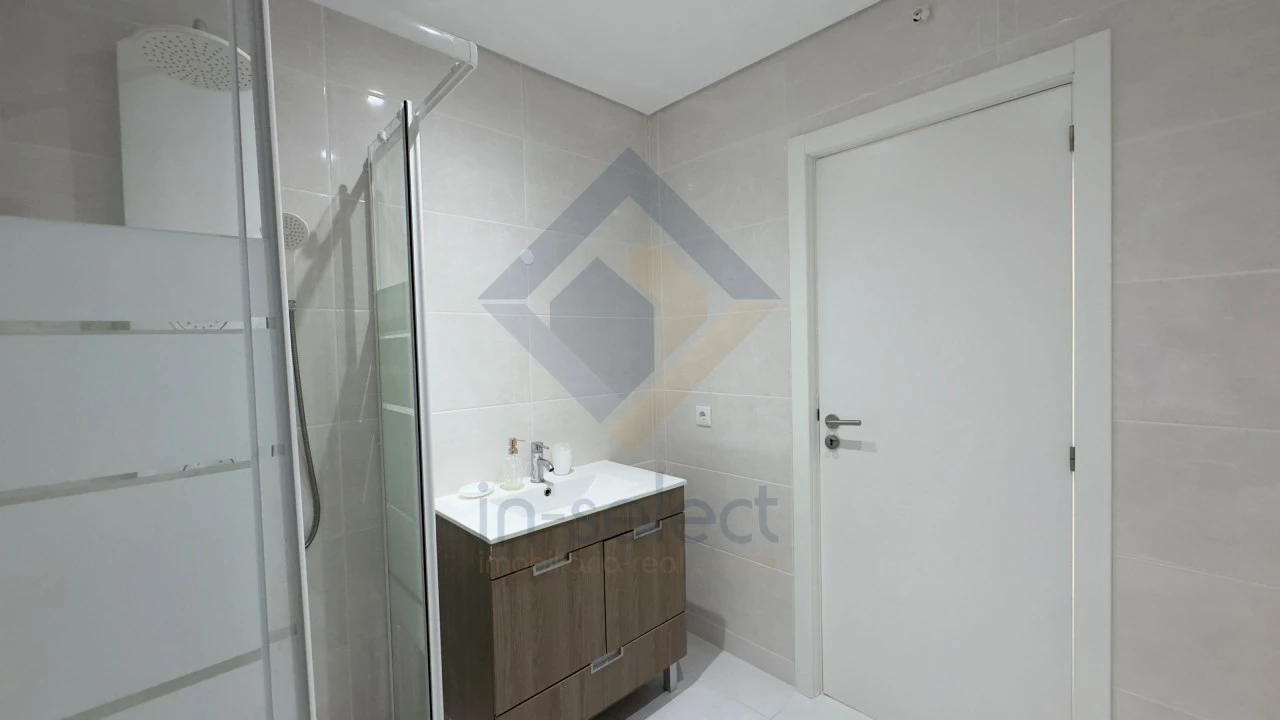 Apartamento T2 para Venda em Quarteira Foto 17