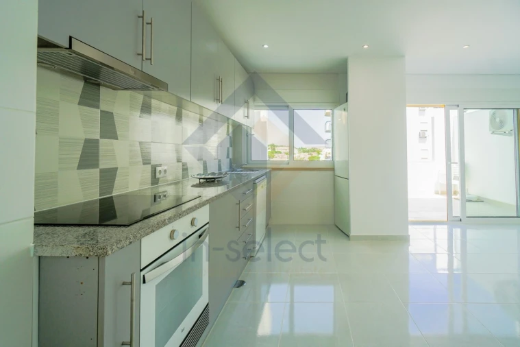 Apartamento T2 para Venda em Quarteira Foto 2