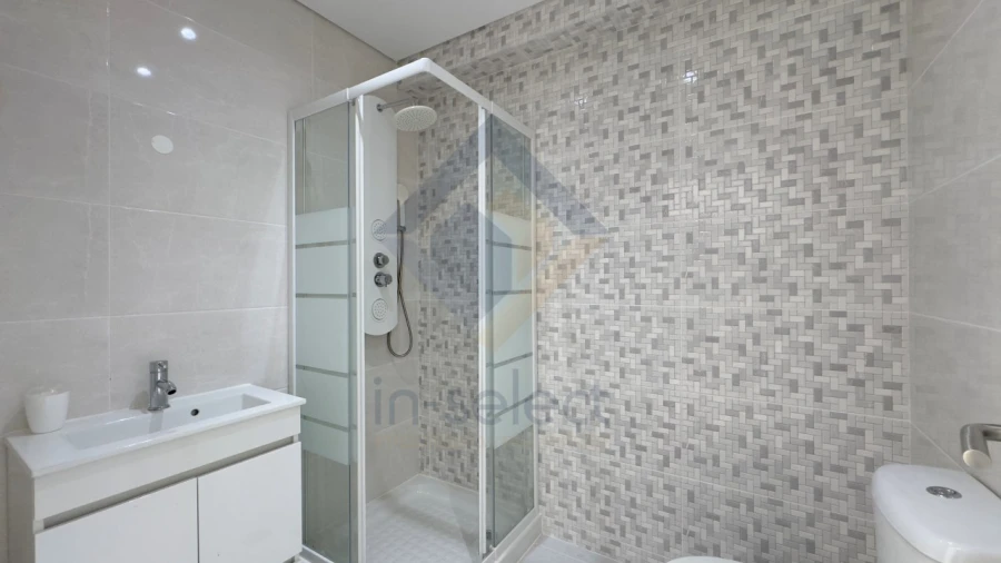 Apartamento T2 para Venda em Quarteira Foto 10