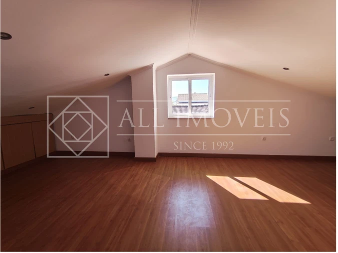 Moradia T5 para Venda em Quinta do Conde Foto 9