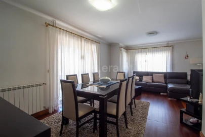 Moradia T4 para Venda em Oliveira do Douro