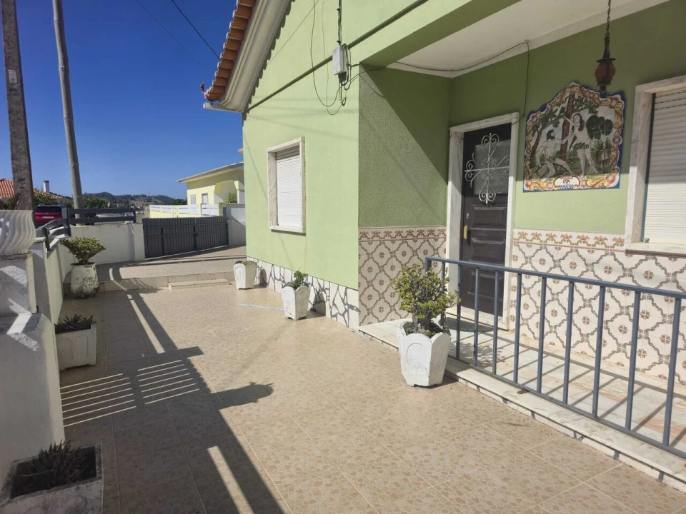 Moradia T3 para Venda em Venda do Pinheiro e Santo Estêvão das Galés Foto 3