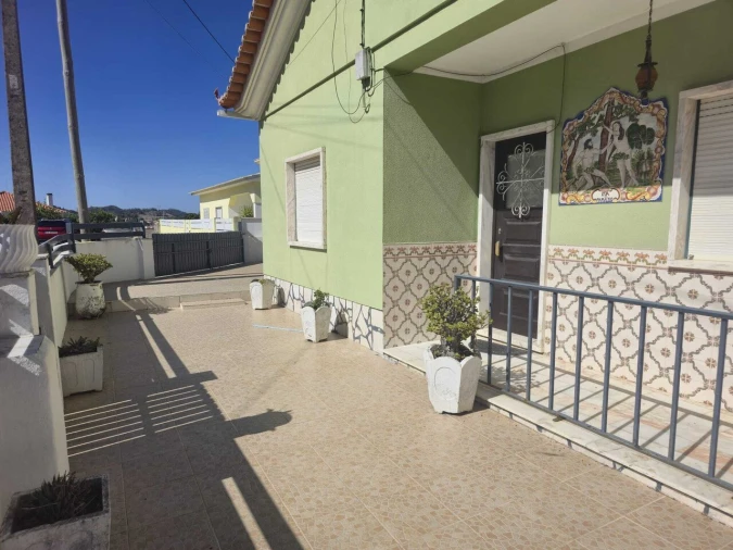 Moradia T3 para Venda em Venda do Pinheiro e Santo Estêvão das Galés Foto 3