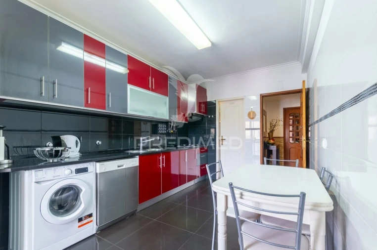 Apartamento T3 para Venda em Massamá e Monte Abraão Foto 5