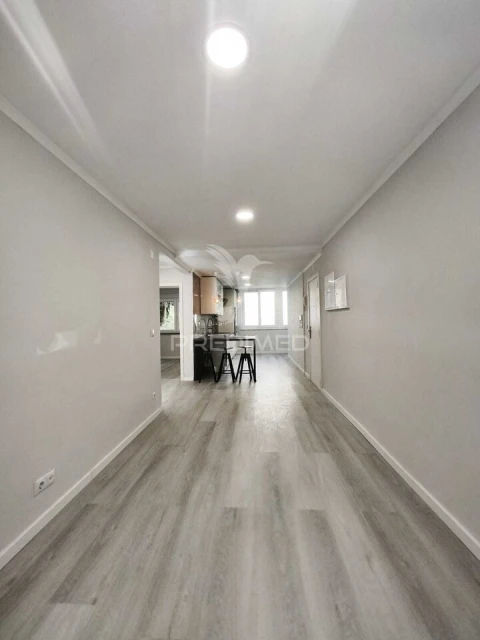 Apartamento T2 para Venda em Benfica