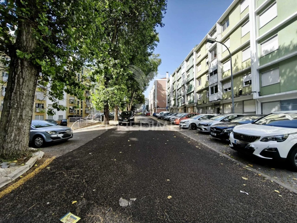 Apartamento T2 para Venda em Benfica Foto 1