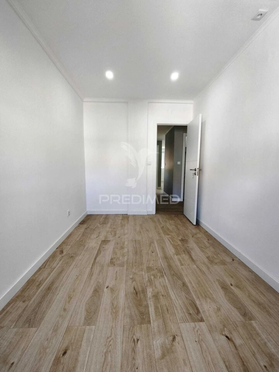 Apartamento T2 para Venda em Odivelas Foto 8