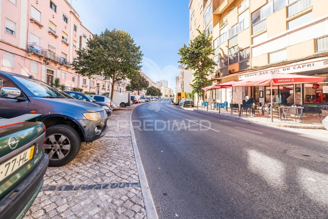 Apartamento T2 para Venda em Queluz e Belas Foto 34