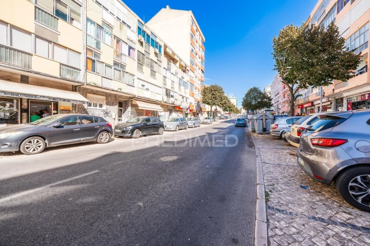 Apartamento T2 para Venda em Queluz e Belas Foto 33