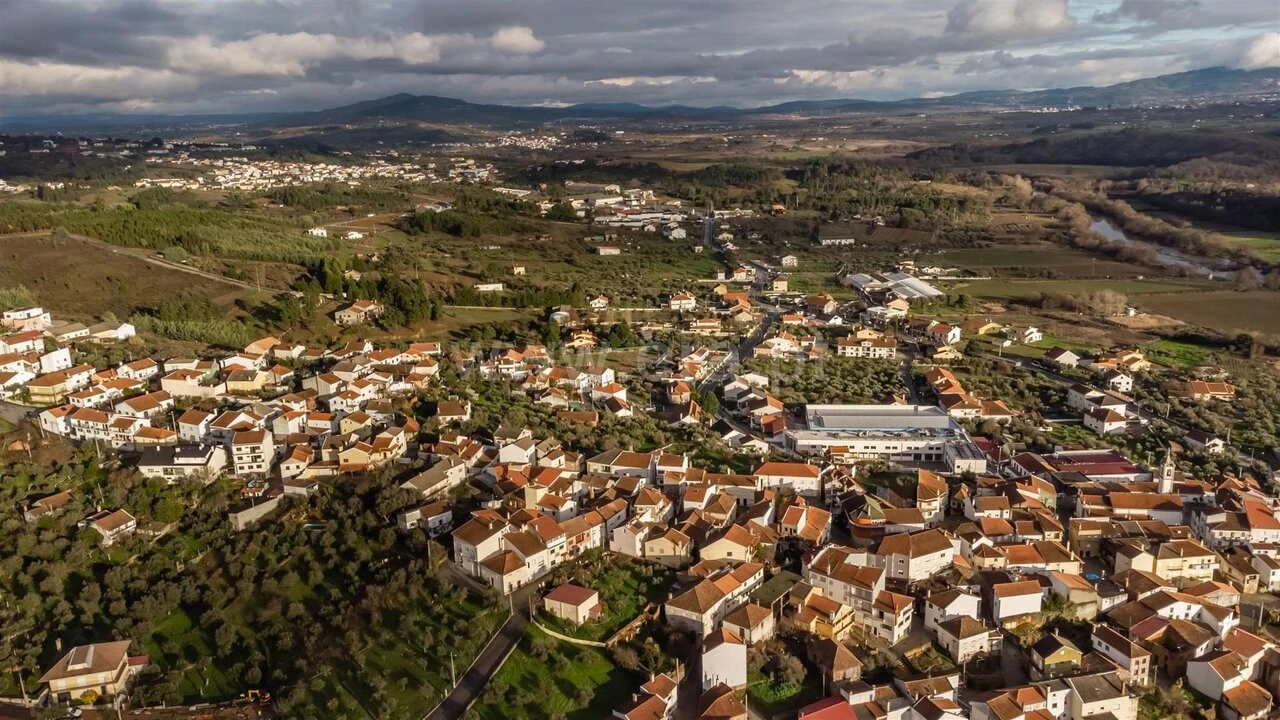 Moradia T2 para Venda em Peso e Vales do Rio Foto 16