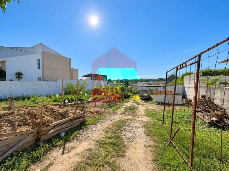 Terreno para Venda em Soutelo Foto 3