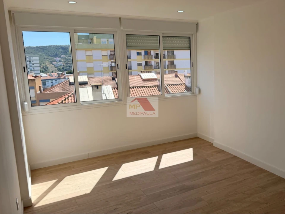 Apartamento T3 para Venda em Odivelas Foto 2