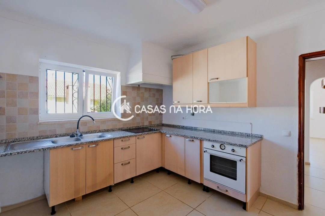 Moradia T5 para Arrendamento em Santa Maria e São Miguel, São Martinho, São Pedro Penaferrim Foto 8