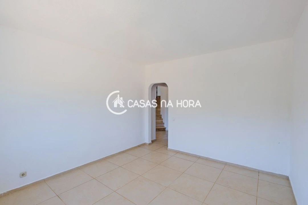 Moradia T5 para Arrendamento em Santa Maria e São Miguel, São Martinho, São Pedro Penaferrim Foto 14
