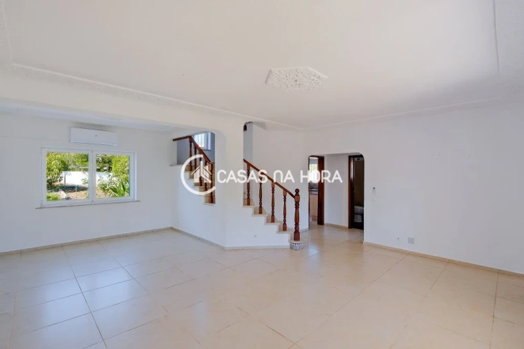 Moradia T5 para Arrendamento em Santa Maria e São Miguel, São Martinho, São Pedro Penaferrim Foto 5