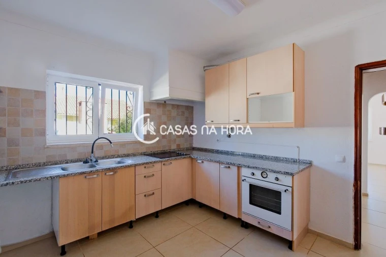 Moradia T5 para Arrendamento em Santa Maria e São Miguel, São Martinho, São Pedro Penaferrim Foto 8