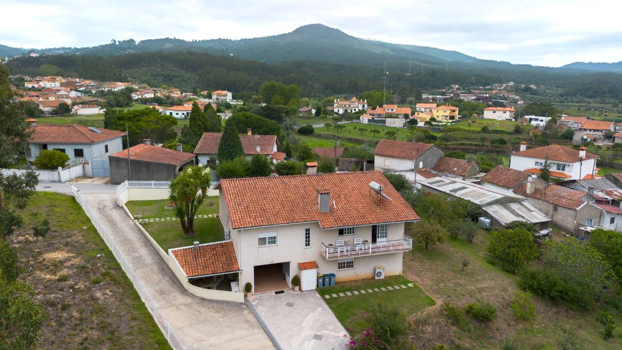 Moradia T3 para Venda em Vacariça Foto 3