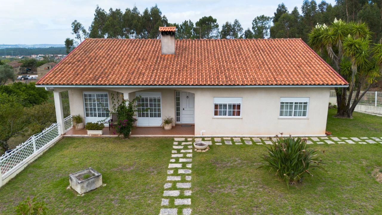 Moradia T3 para Venda em Vacariça Foto 4