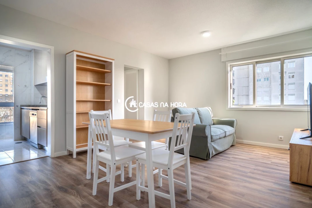 Apartamento T1 para Venda em Mafamude e Vilar do Paraíso Foto 1