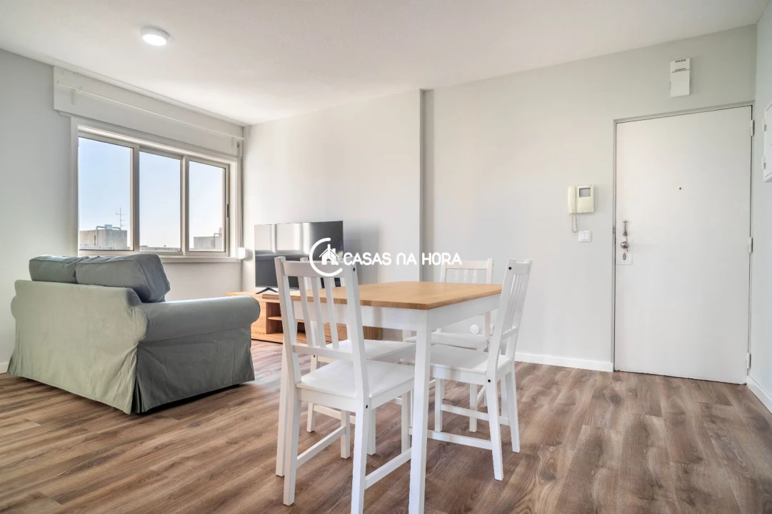 Apartamento T1 para Venda em Mafamude e Vilar do Paraíso Foto 2