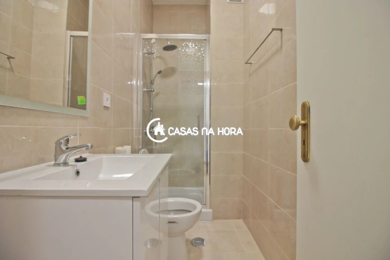 Apartamento T0 para Venda em Cedofeita, Santo Ildefonso, Sé, Miragaia, São Nicolau e Vitória Foto 5
