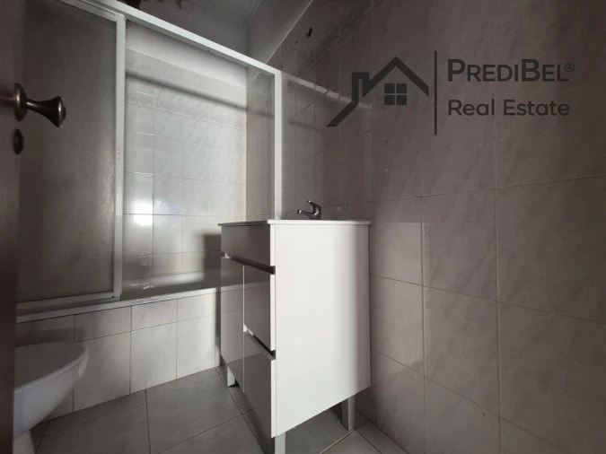 Apartamento T2 para Venda em Rio de Mouro Foto 7