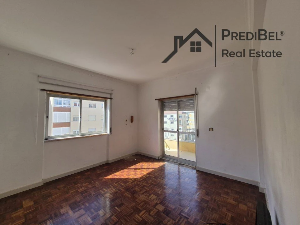 Apartamento T2 para Venda em Rio de Mouro Foto 4