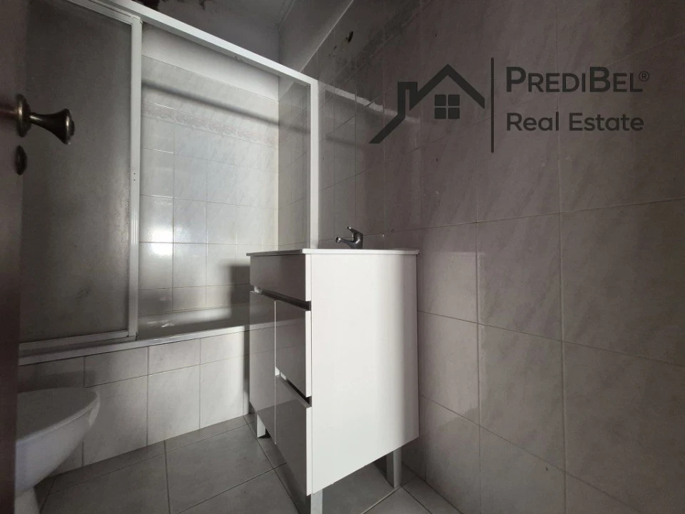 Apartamento T2 para Venda em Rio de Mouro Foto 7