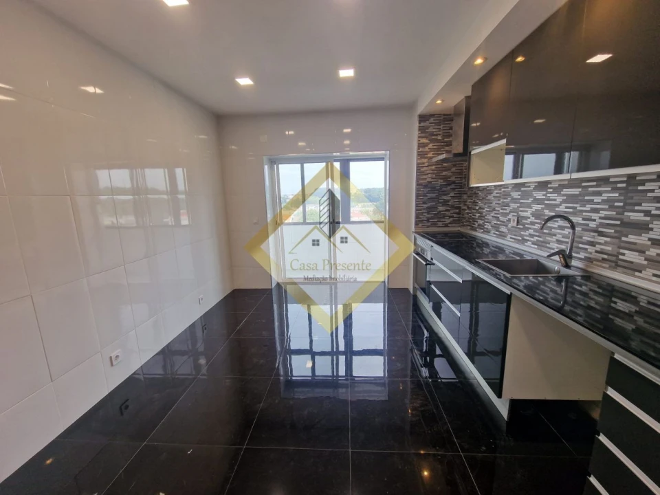 Apartamento T3 para Venda em Paços de Brandão Foto 3