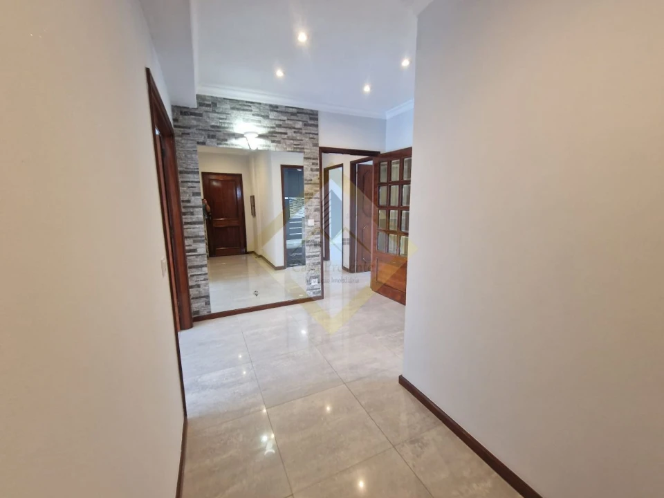 Apartamento T3 para Venda em Paços de Brandão Foto 9