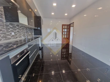 Apartamento T3 para Venda em Paços de Brandão