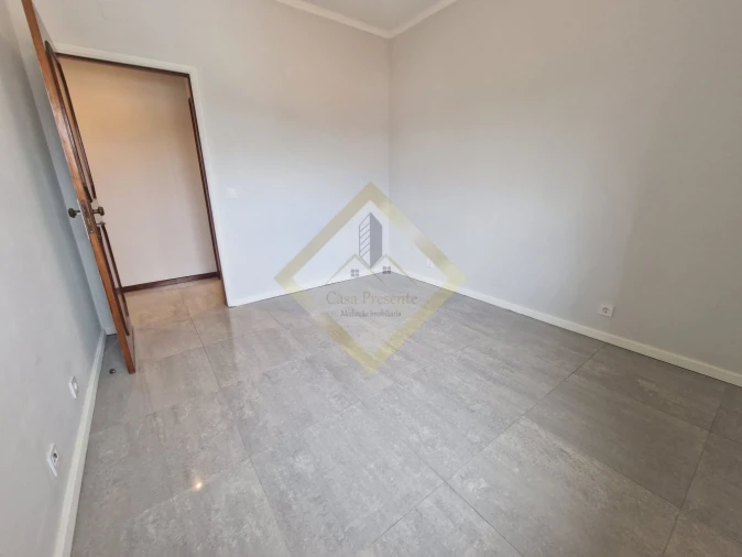 Apartamento T3 para Venda em Paços de Brandão Foto 16