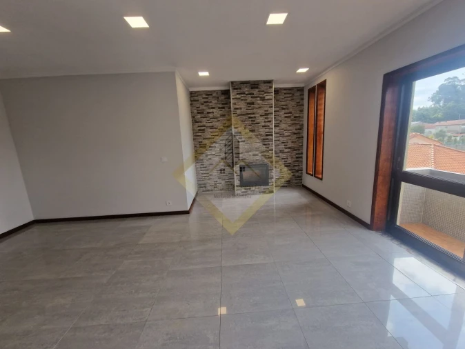 Apartamento T3 para Venda em Paços de Brandão Foto 5