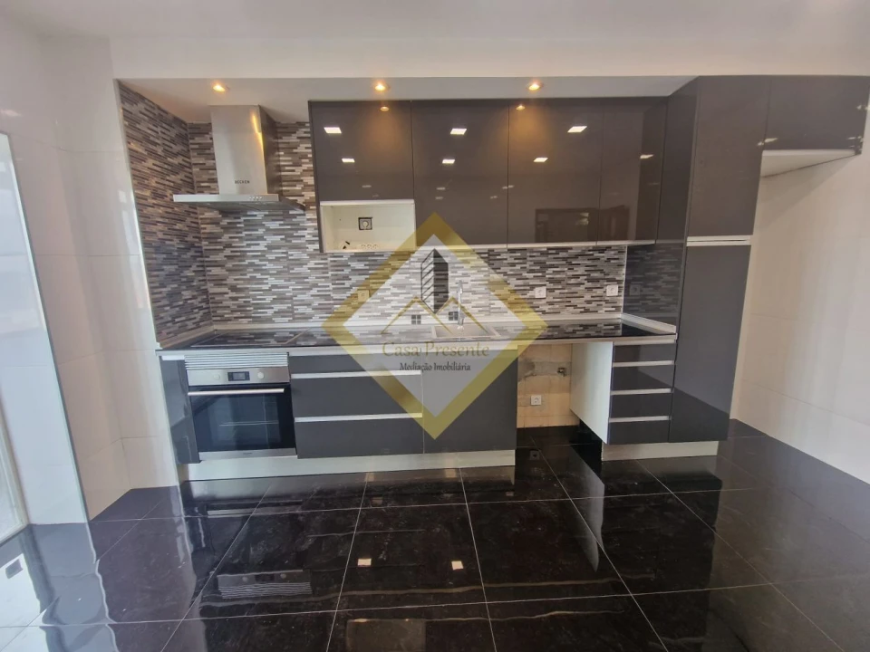 Apartamento T3 para Venda em Paços de Brandão Foto 2