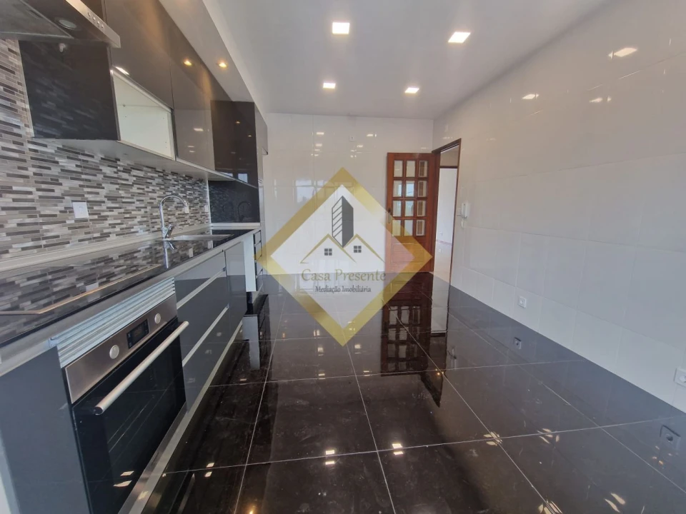 Apartamento T3 para Venda em Paços de Brandão Foto 1