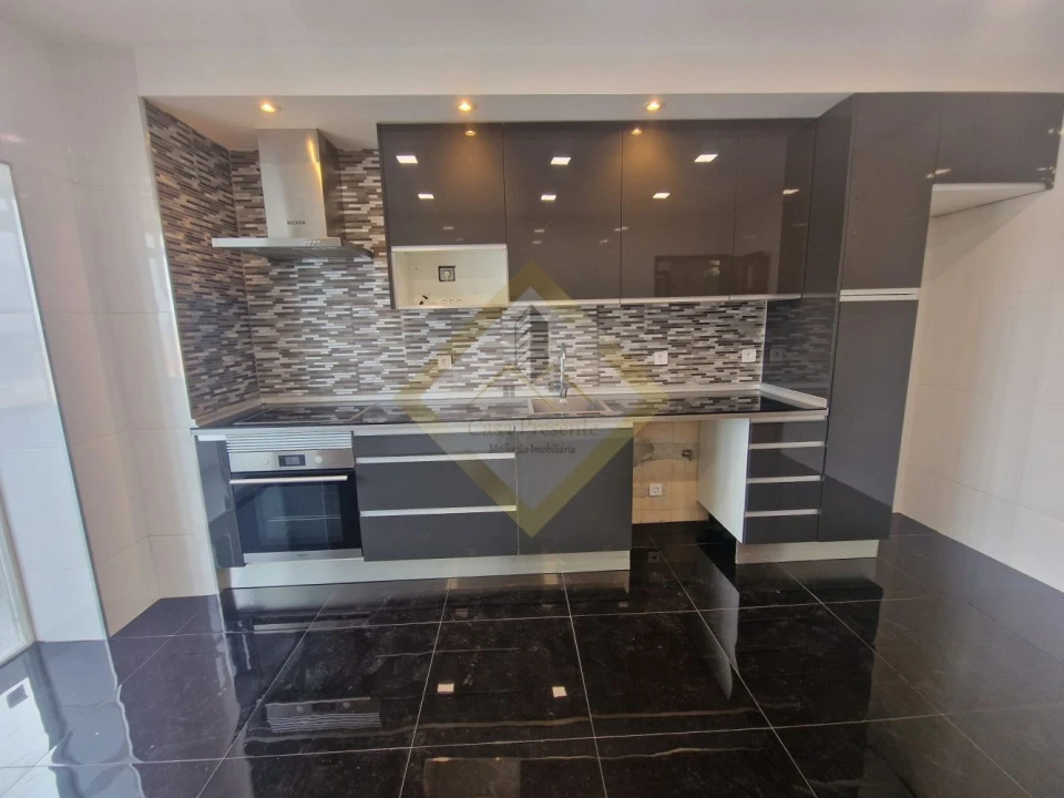 Apartamento T3 para Venda em Paços de Brandão Foto 2