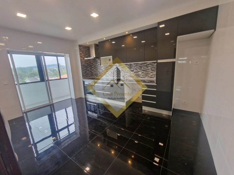 Apartamento T3 para Venda em Paços de Brandão Foto 4