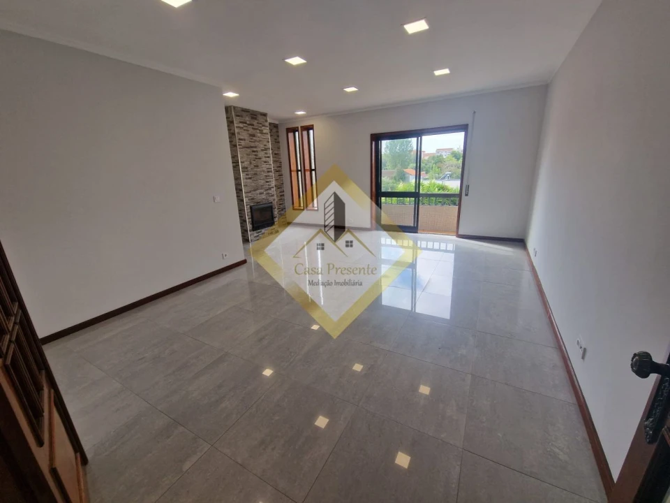 Apartamento T3 para Venda em Paços de Brandão Foto 6