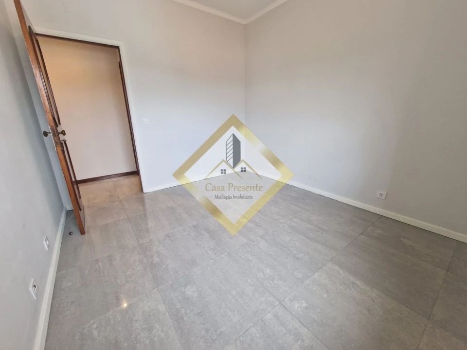 Apartamento T3 para Venda em Paços de Brandão Foto 16