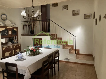 Moradia T4 para Venda em Santa Maria Maior