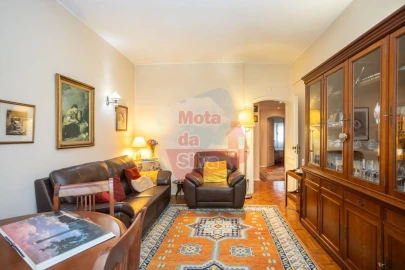 Apartamento T3 para Venda em Benfica